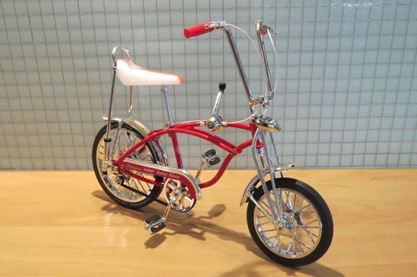 Picture of Schwinn "THE APPLE KRATE" metal bike 1:6 fiets