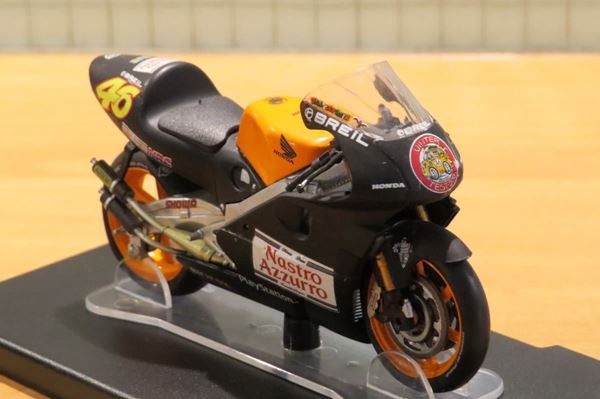 Picture of Valentino Rossi Honda NSR500 Valencia test 2000 1:18