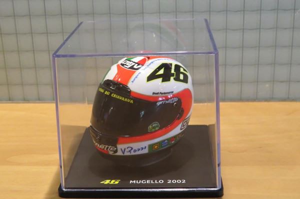 Picture of Valentino Rossi  AGV helmet 2002 Mugello 1:5