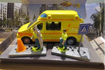 Afbeelding van Globe ambulance set ziekenauto rettungswagen