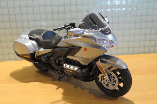 Picture of Honda GL1800 Goldwing grey 1:12 62202