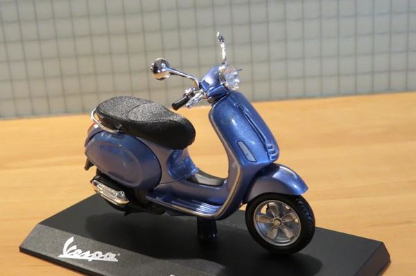 Picture of Vespa Primavera 150 1:18