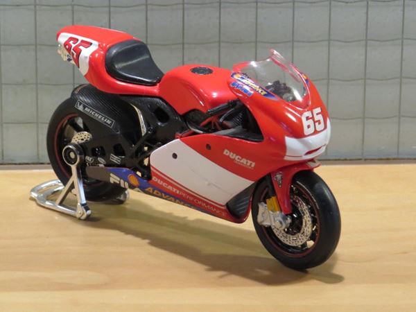 Picture of Loris Capirossi Ducati desmosedici 2003 1:18 los