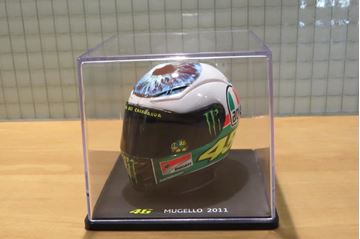 Afbeelding van Valentino Rossi AGV helmet 2011 Mugello 1:5