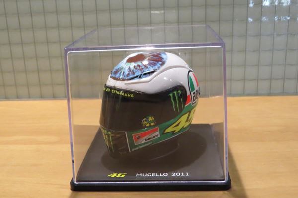 Picture of Valentino Rossi AGV helmet 2011 Mugello 1:5