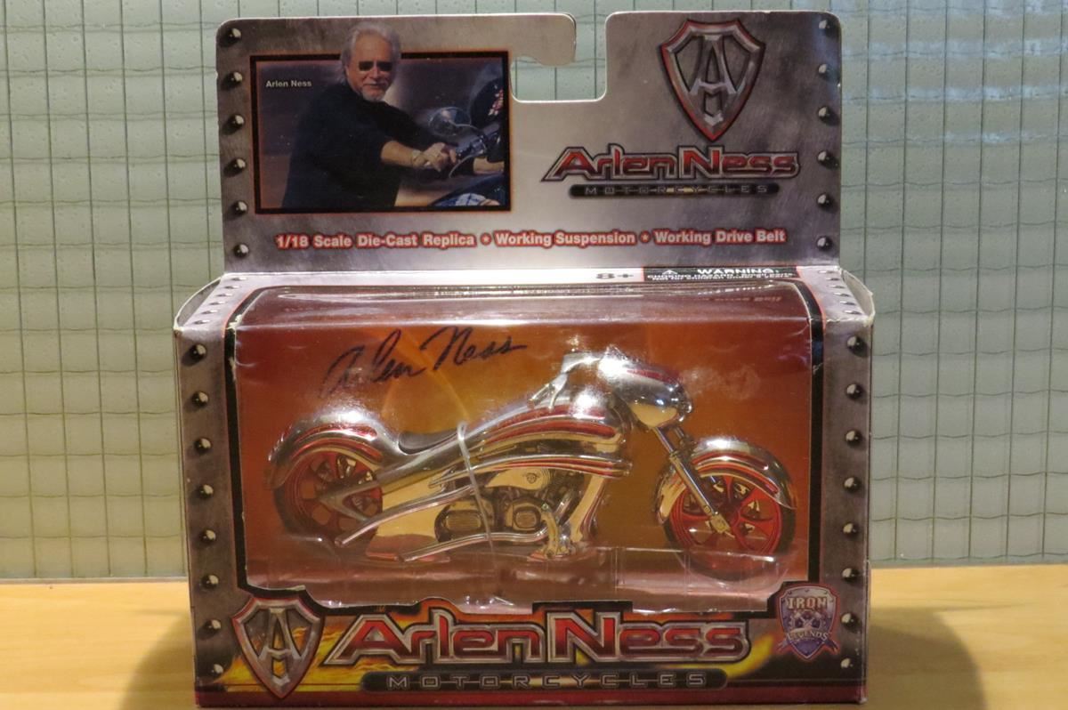 Arlen Ness Iron Legends harley 118 Diecast