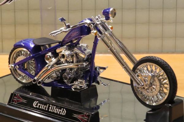 Picture of Von Dutch Kustom Cruel World Harley bike 1:18 diecast