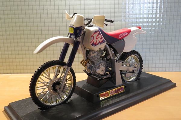 Honda XR400R 1:6 New Ray art nr: 48905