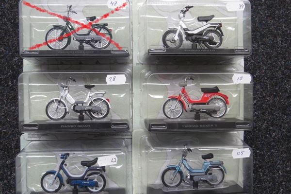 Picture of Piaggio brommer set 5 stuks 1:18