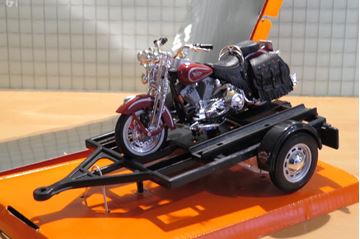 Afbeelding van Harley Davidson FLSTS Heritage Springer + trailer 1:18