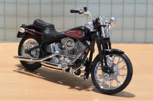 Picture of Harley Davidson FXSTB Bad Boy 1:18 (131)