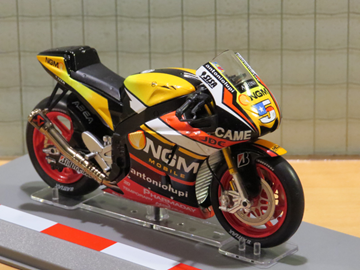 Afbeelding van Colin Edwards Yamaha YZR-M1 2014 1:18 diecast los