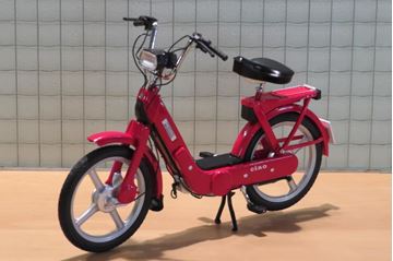 Afbeelding van Vespa Piaggio Ciao red brommer 1:10