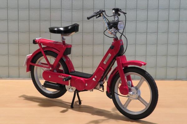 Picture of Vespa Piaggio Ciao red brommer 1:10
