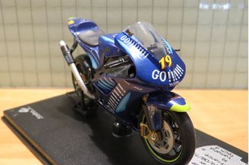 Afbeelding van Oliver Jacque Yamaha YZR-M1 2003 1:18