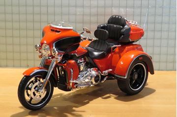 Afbeelding van Harley Davidson CVO Tri Glide Ultra 1:12 32337