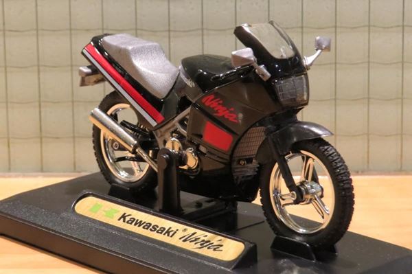 Picture of Kawasaki Ninja 600R 1:18 Motormax