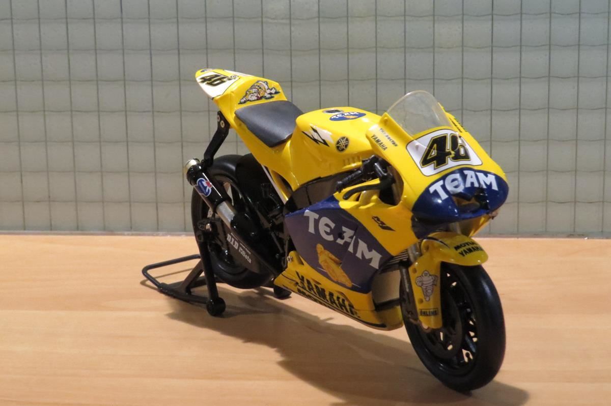 Maquette Altaya 1/12 Yamaha YZR-M1 Valentino Rossi 2006 - Neuf Avec Décalco