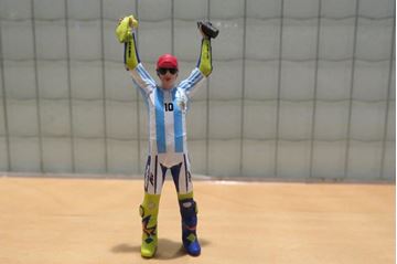 Afbeelding van Valentino Rossi figurine Standing 2015 Argentina 1:43