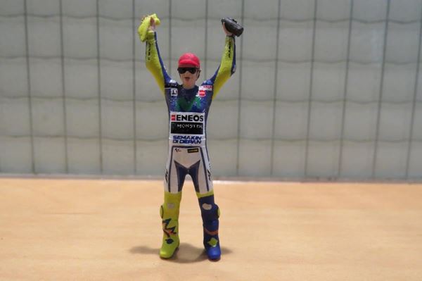 Picture of Valentino Rossi figurine podium 2014 1:43
