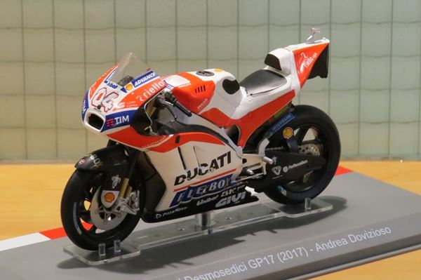 Picture of Andrea Dovizioso Ducati Desmosedici 2017 1:18