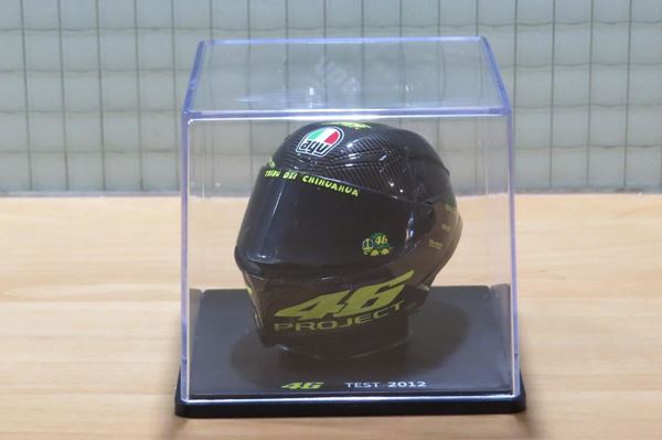 Picture of Valentino Rossi  AGV helm 2012 test Sepang 1:5