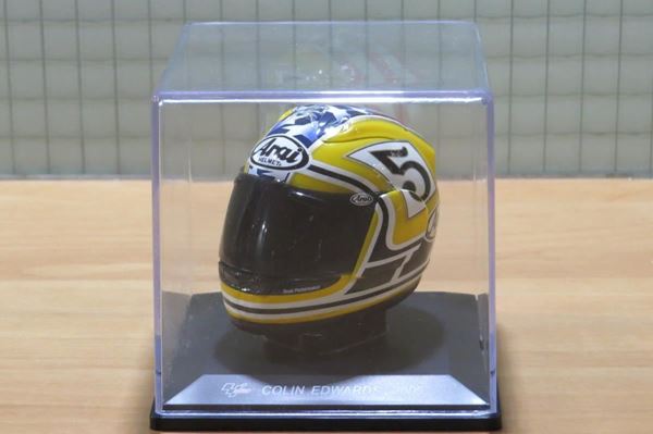 Picture of Colin Edwards Arai helmet 2005 USA 1:5