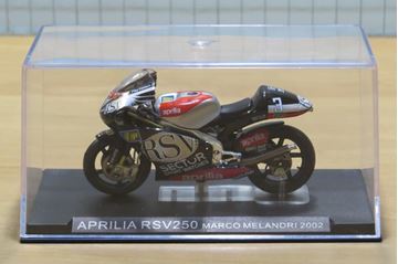 Afbeelding van Marco Melandri Aprilia RSV250 2002 1:24