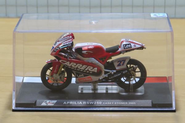 Picture of Casey Stoner Aprilia RSW250 2005 1:24