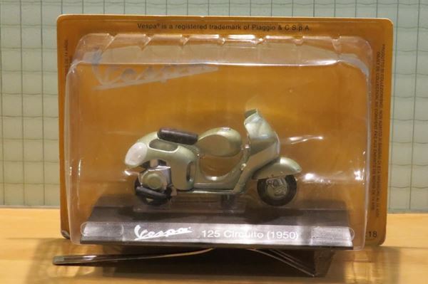 Picture of Vespa 125 circuito 1950 1:18 blister