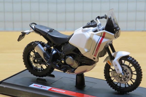 Picture of Ducati DesertX 1:18