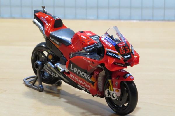 Picture of Francesco Bagnaia Ducati Lenovo Desmosedici 2022 1:18 maisto