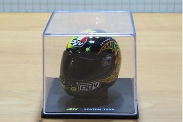 Afbeelding van Valentino Rossi  AGV helmet 1996 1:5