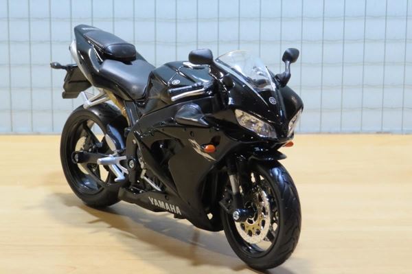 Picture of Yamaha YZF R-1 1:12 blk