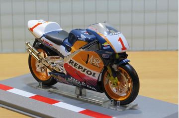 Afbeelding van Mick Doohan Honda NSR500 1995 1:18 los