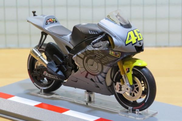 Picture of Valentino Rossi Yamaha YZR-M1 2013 Valencia test 1:18 diecast los