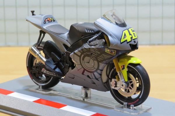 Picture of Valentino Rossi Yamaha YZR-M1 2013 Valencia test 1:18 diecast