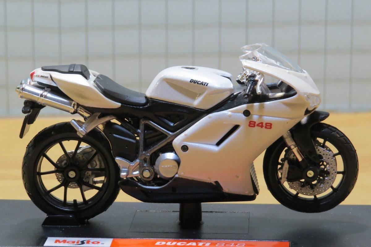 Miniature Maisto Collection 1/18 - Ducati 748 - Moto Rouge