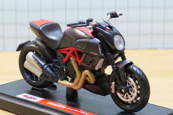 Picture of Ducati Diavel 1:18 Maisto