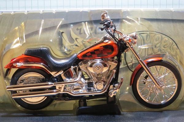 Picture of Harley Davidson Softail Deuce 1:10 diecast