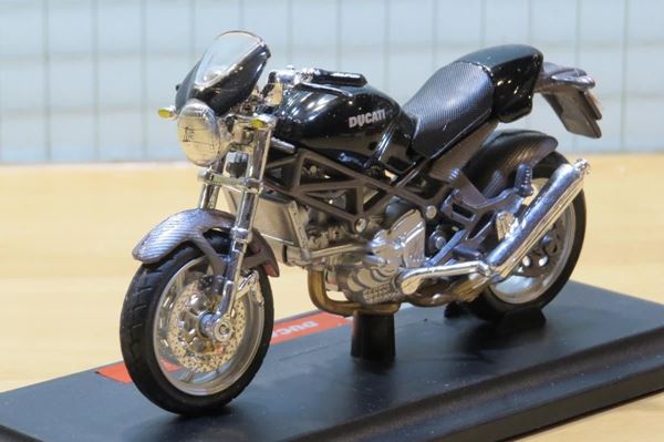 Picture of Ducati Monster S4 black 1:18 Maisto