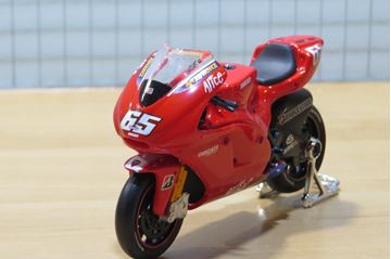 Afbeelding van Loris Capirossi Ducati desmosedici 2005 1:18 31553