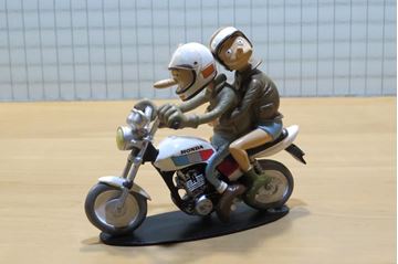 Afbeelding van Joe Bar Ella froix & J.M. Traine Honda 125 CG 1:18 jb132 los
