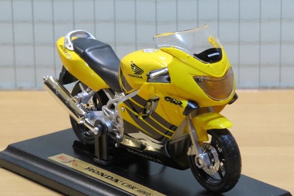 Picture of Honda CBR600F yellow 1999 1:18 Maisto