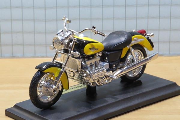 Picture of Honda F6C Valkyrie GL1500c 1:18 black/yellow Maisto