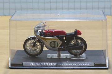 Afbeelding van Mike Hailwood Honda RC162 1961 1:24