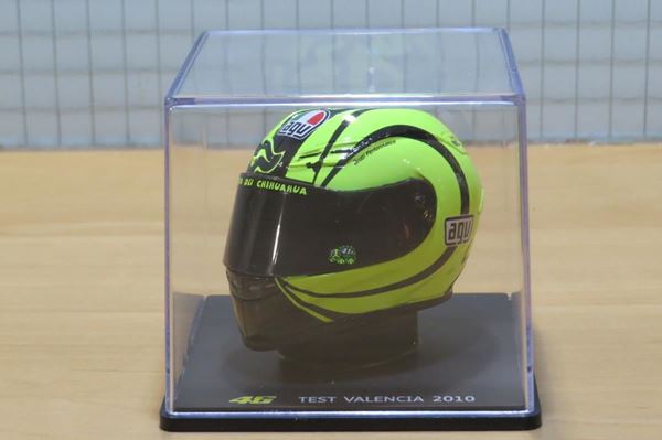 Picture of Valentino Rossi  AGV helm 2010 Valencia test 1:5