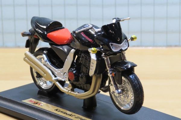 Picture of Kawasaki Z1000 black 1:18 Maisto