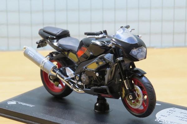 Picture of Aprilia Tuono 1000 V2 1:18 Solido