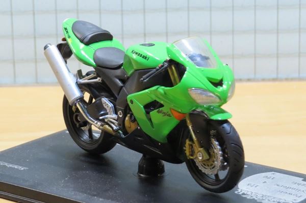 Picture of Kawasaki ZX-10R 1:18 solido